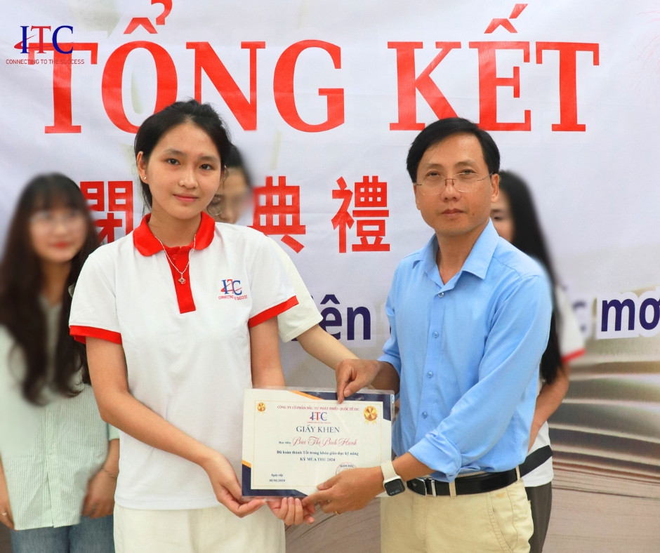 Bich hanh nhan bang khen trung tam tu van du học itc