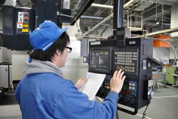 XKLĐ Đài Loan Đơn Hàng Nhân Viên Tiện CNC